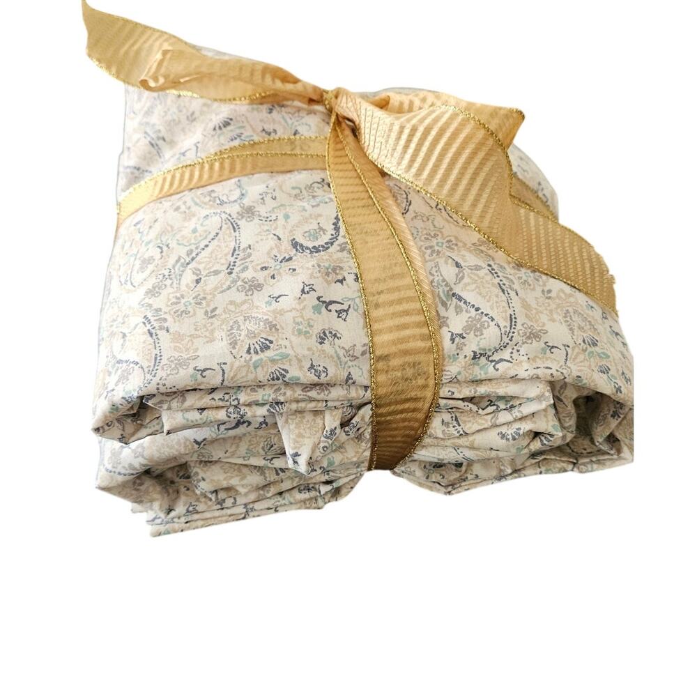 Charisma Queen 6 Piece Sheet Set Paisley creme blue NEW UNBOXED